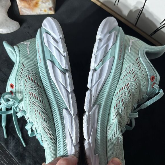 Hoka one one women’s Clifton edge running active shoes 9.5 responsive shoe - Picture 3 of 7